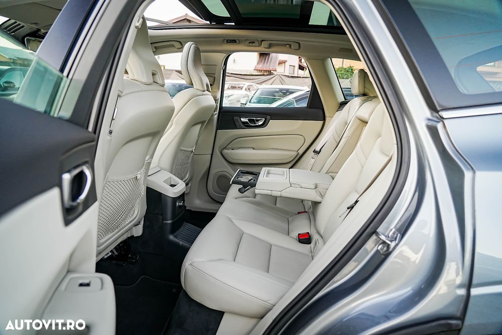 Volvo XC 60 Recharge T8 Twin Engine eAWD Inscription - 16