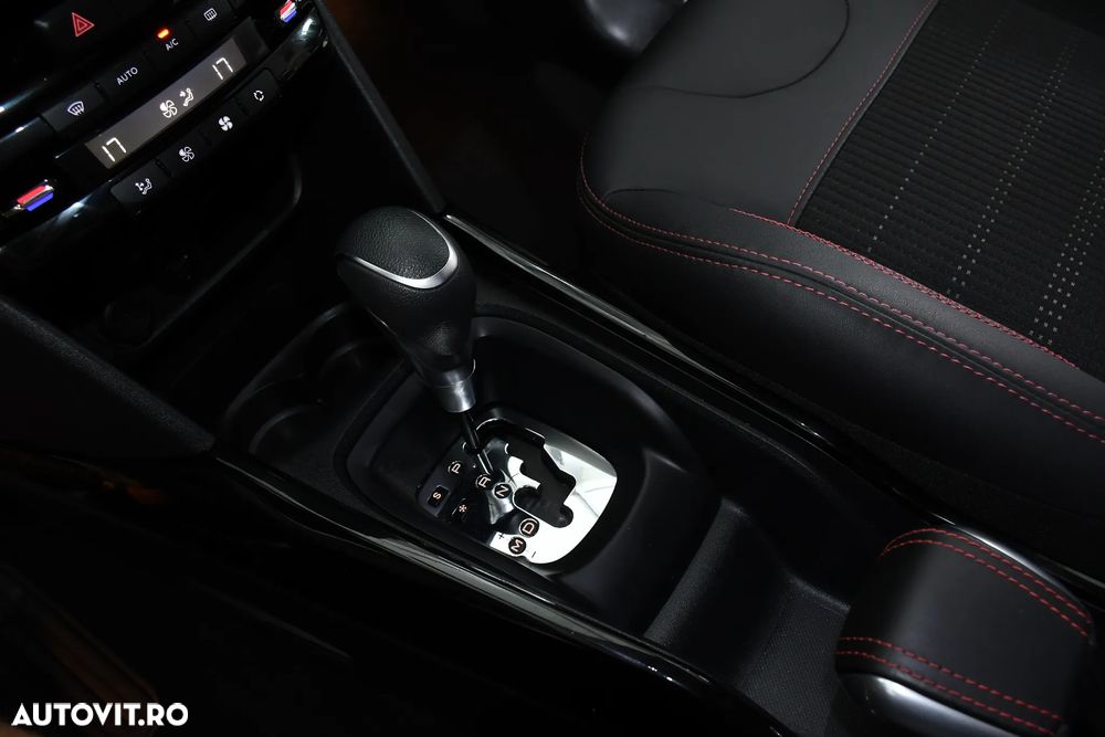Peugeot 2008 PureTech 110 Stop&Start EAT6 GT-Line Edition - 16