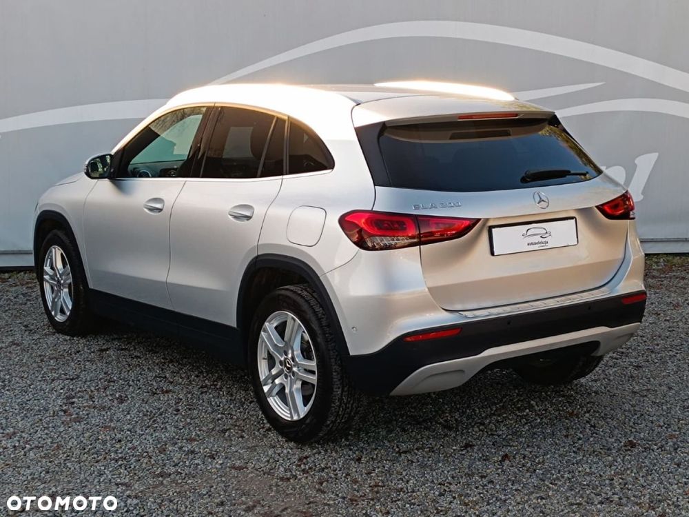 Mercedes-Benz GLA - 4