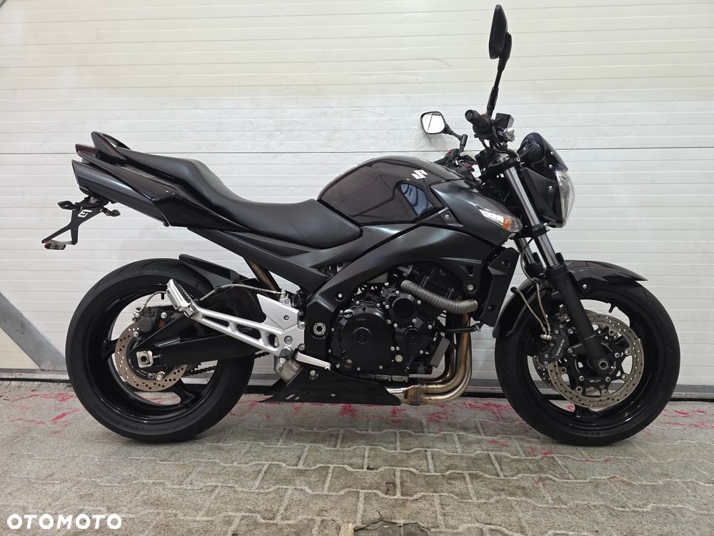 Suzuki GSR - 3