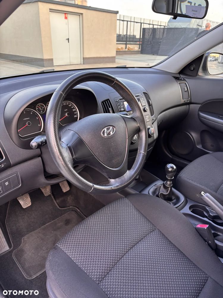 Hyundai i30 1.6 CRDi Classic + - 6