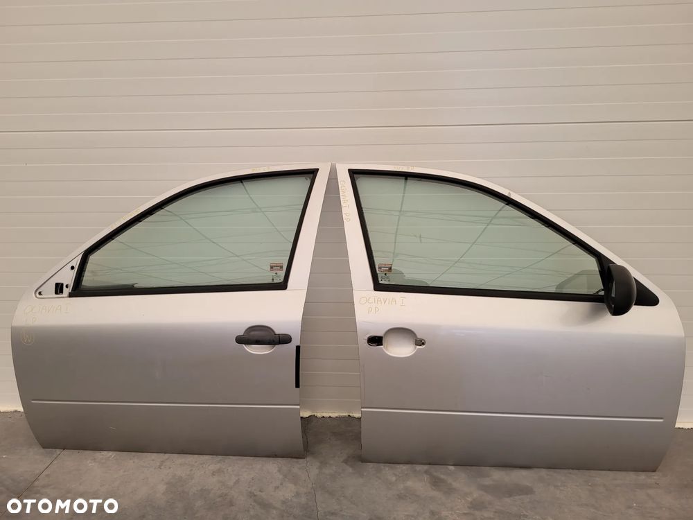 DRZWI LEWY  PRZÓD SKODA OCTAVIA I - 17