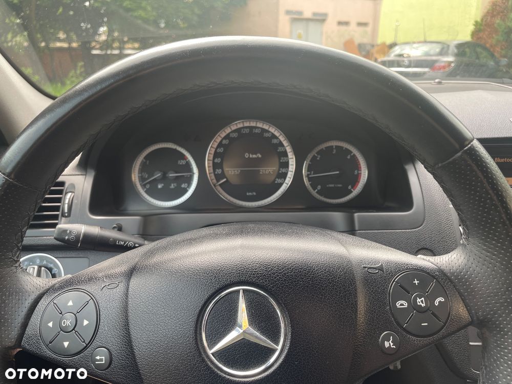Mercedes-Benz Klasa C 200 CDI BlueEff Avantgarde - 25