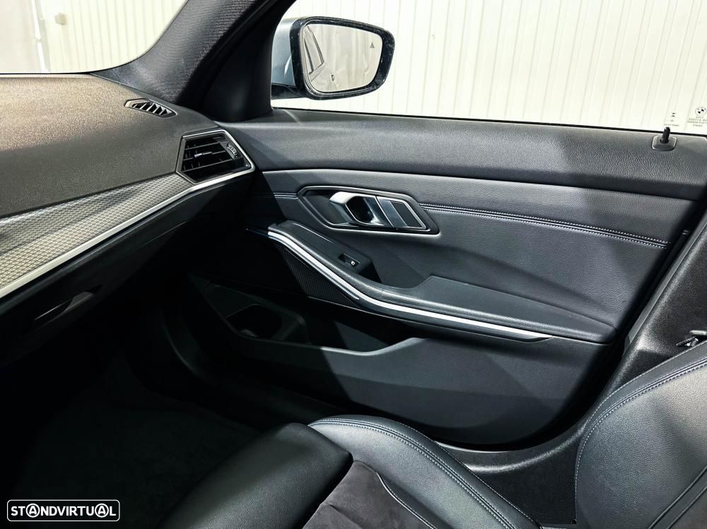 BMW 330 e Pack 50 anos M Auto - 51