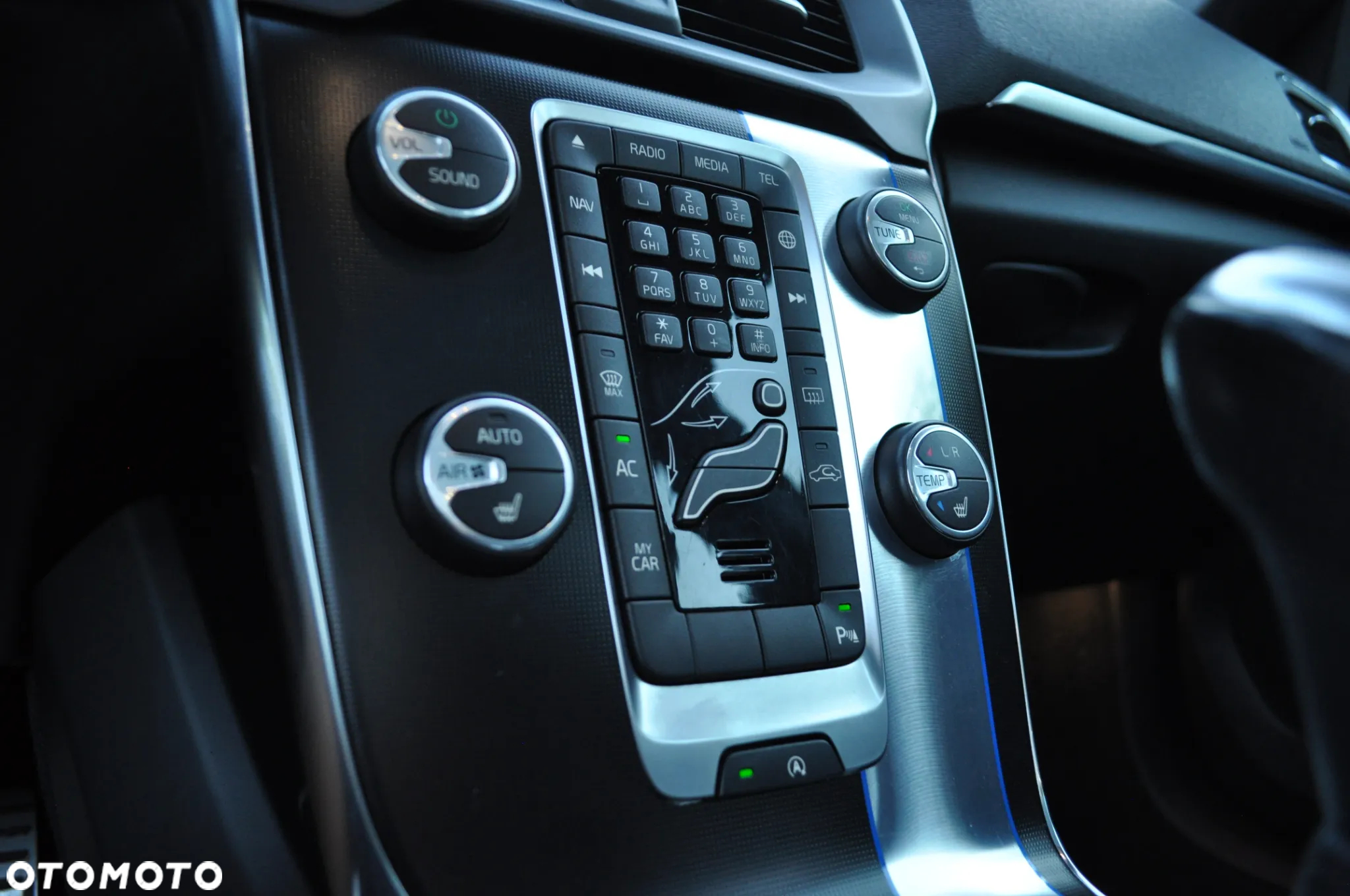 Volvo V40 D4 Drive-E R-Design Summum - 15