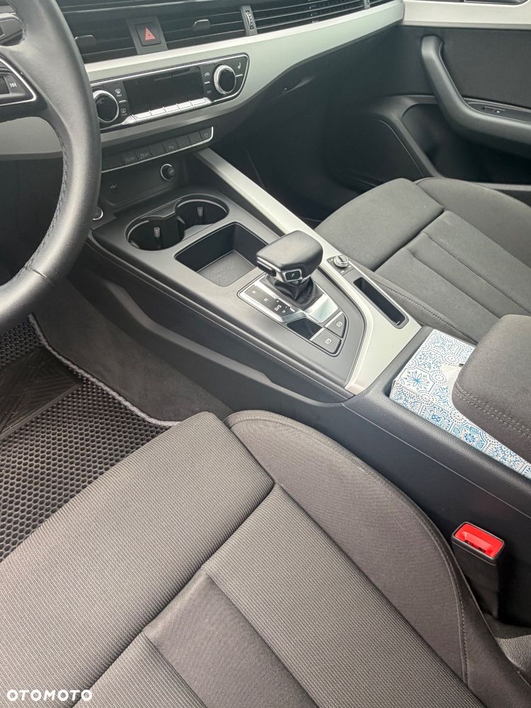Audi A4 Limousine 35 TFSI mHEV S Line S tronic - 11