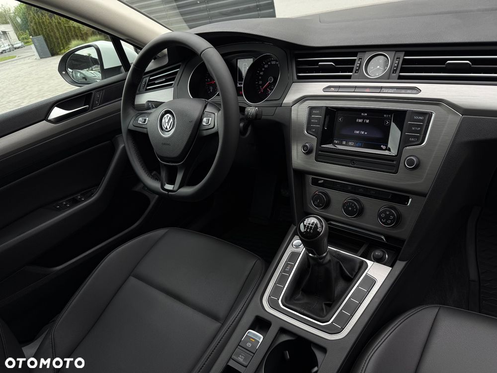 Volkswagen Passat 2.0 TDI (BlueMotion Technology) Comfortline - 29