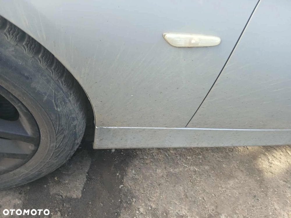 BMW E90 Zderzak przedni, maska, lampa przednia lewa, prawa, błotnik lewy, prawy. - 13