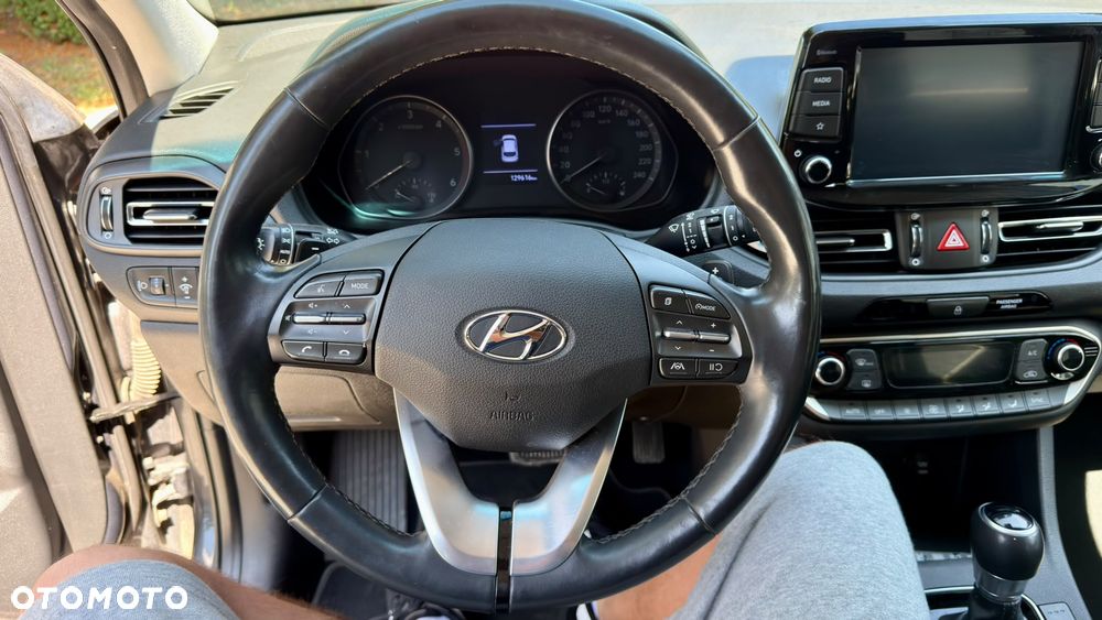 Hyundai i30 1.6 D Comfort DCT - 32