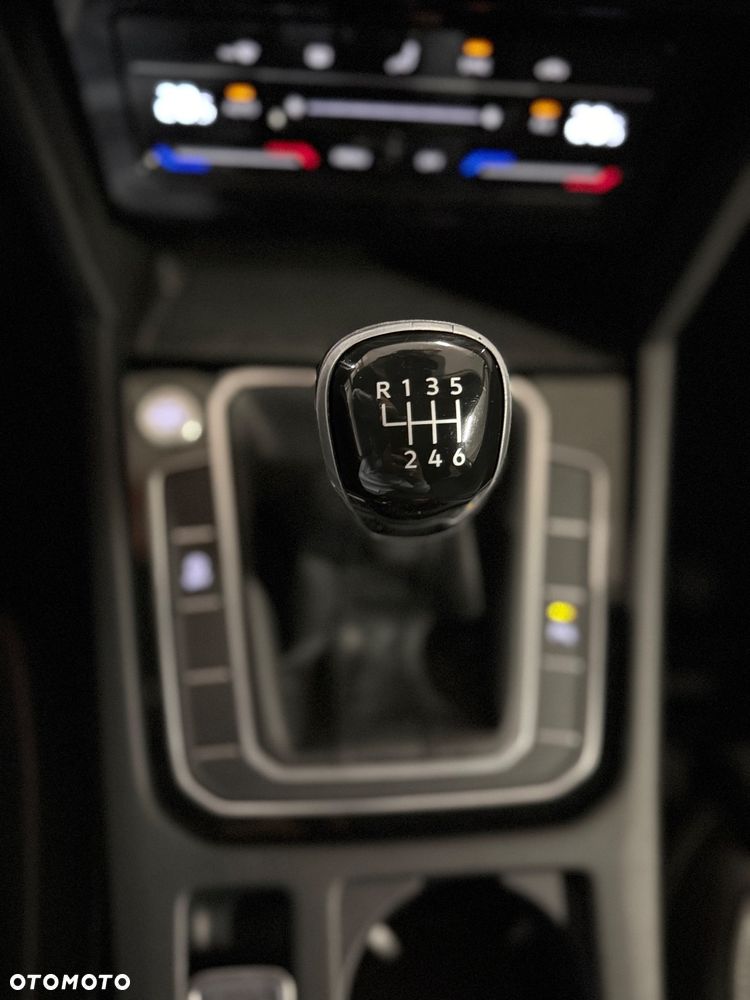 Volkswagen Passat 1.5 TSI EVO Business - 10