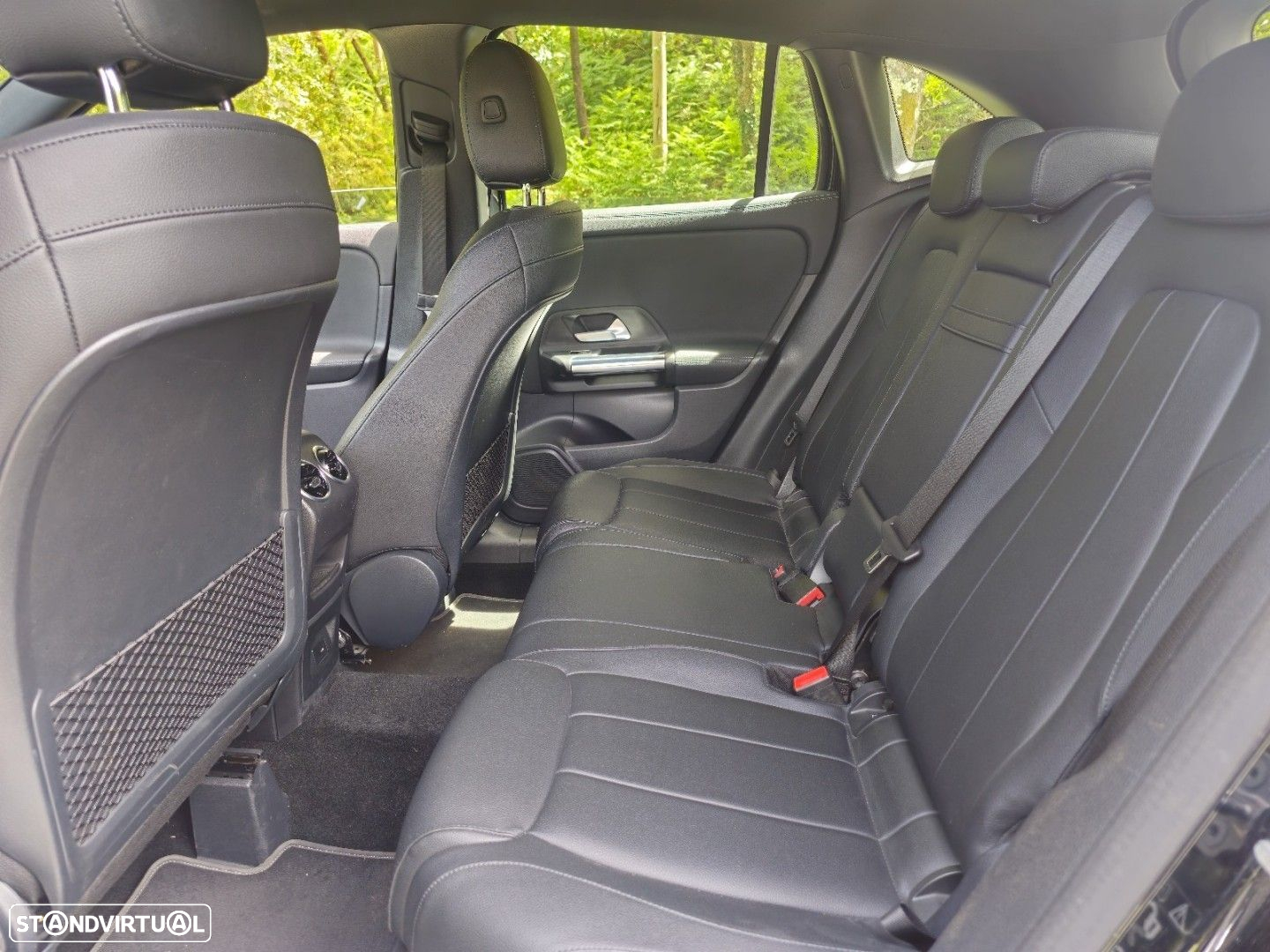 Mercedes-Benz GLA 180 d 8G-DCT - 28