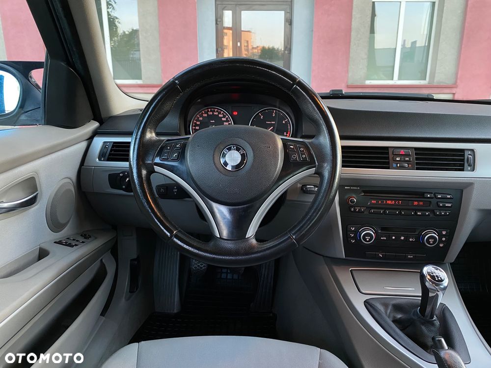 BMW Seria 3 320d - 24