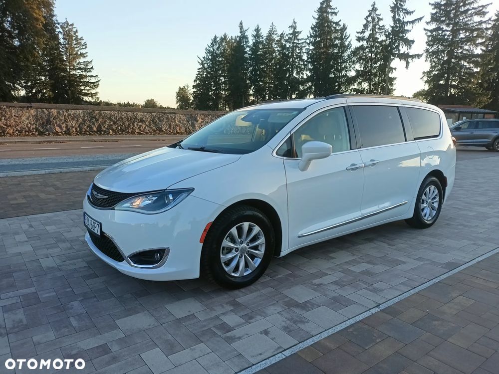 Chrysler Pacifica - 4