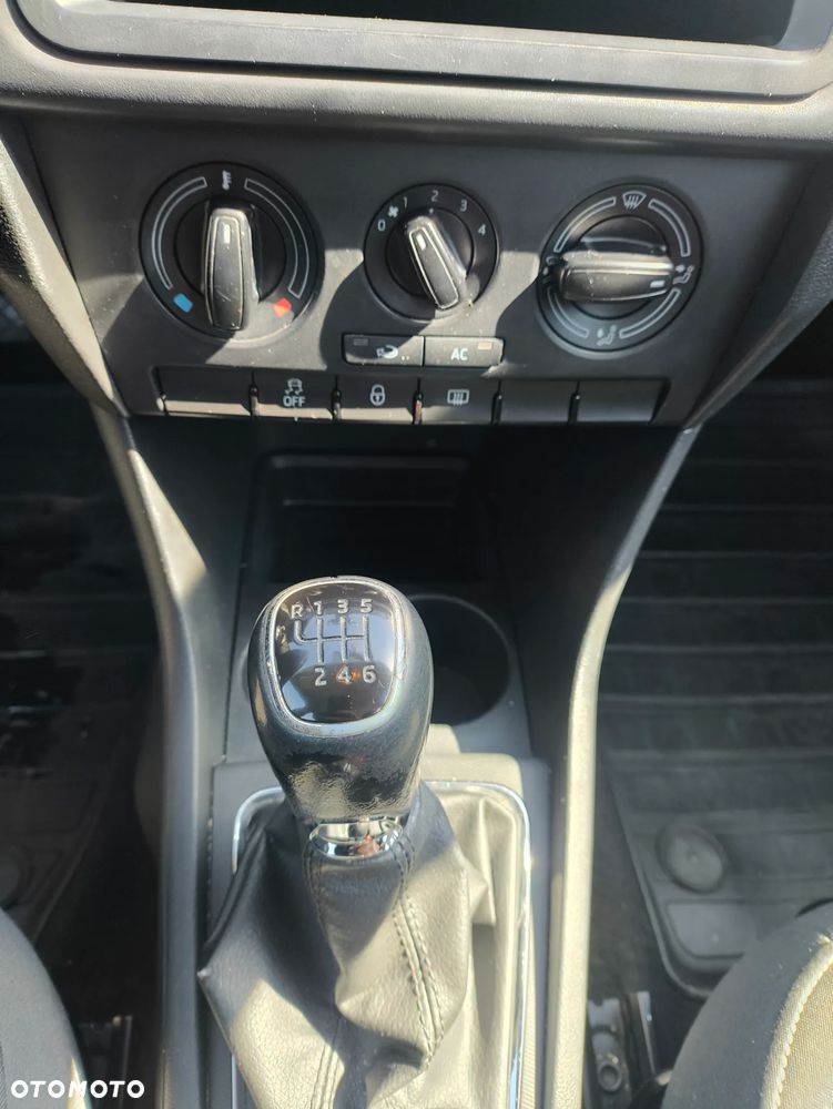 Skoda RAPID 1.2 TSI Active - 12