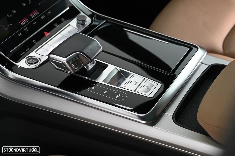 Audi Q8 55 TFSIe quattro Tiptronic - 24