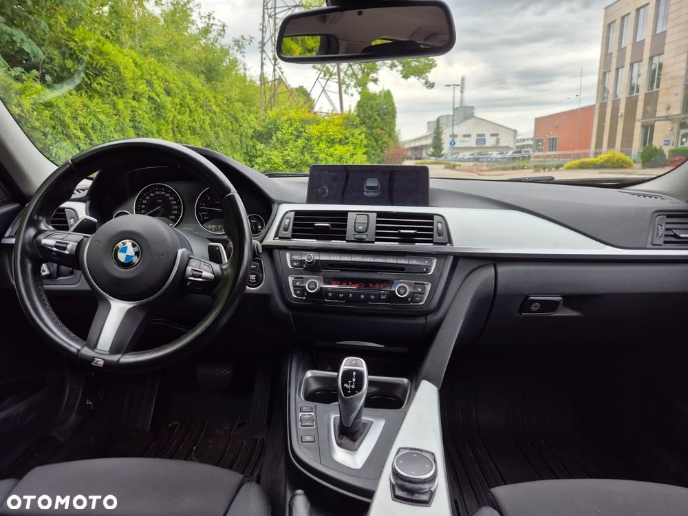 BMW Seria 3 335i Touring Sport Line - 20