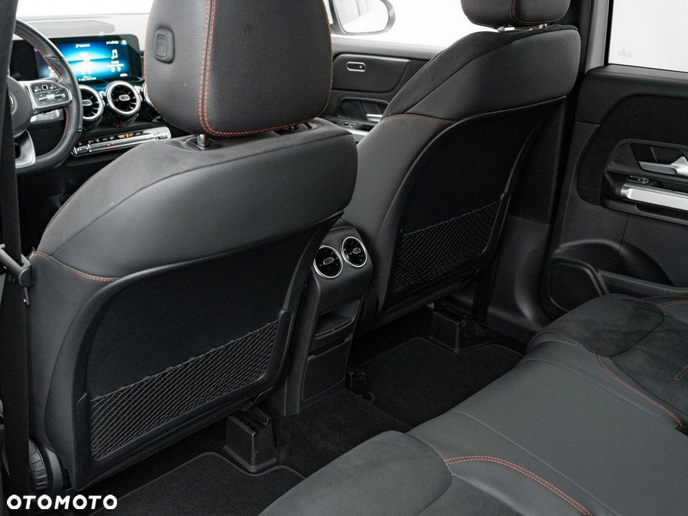 Mercedes-Benz GLB - 24