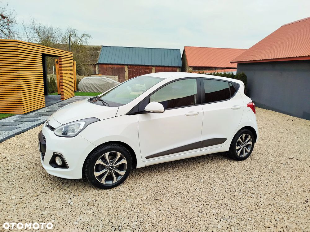 Hyundai i10 1.0 Fifa World Cup Edition - 11