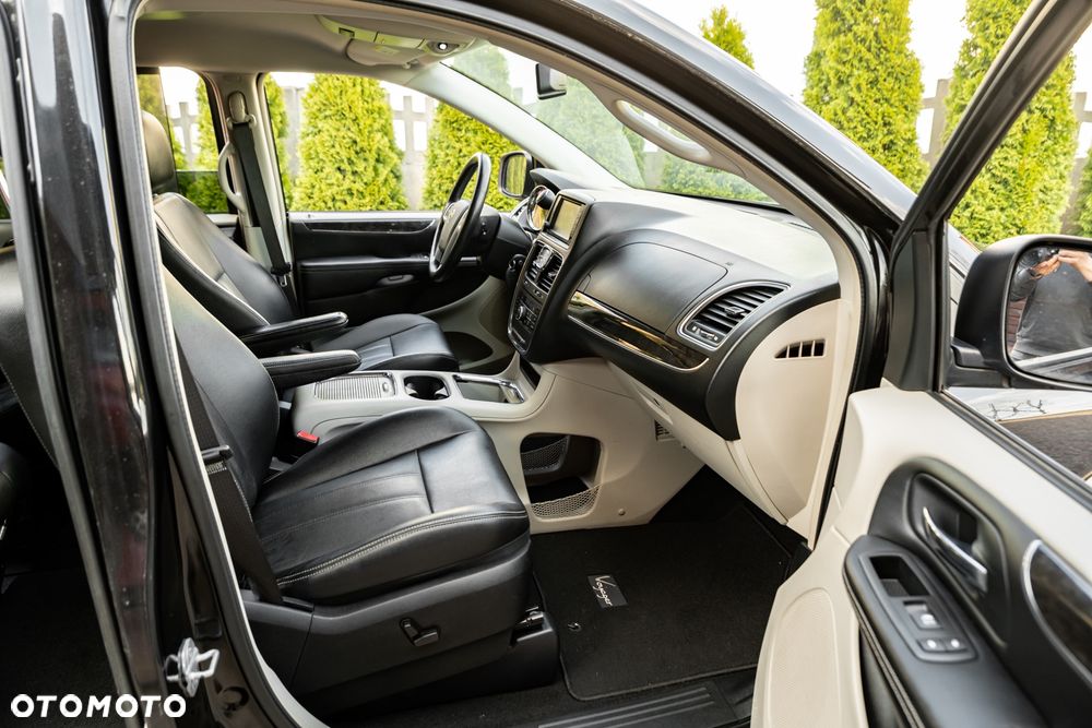 Lancia Voyager 3.6 Platinum - 26