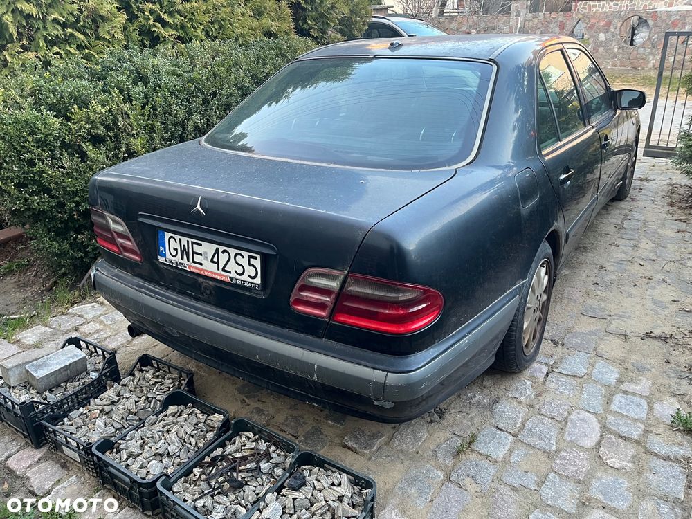 Mercedes-Benz Klasa E - 2