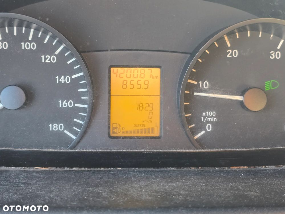Mercedes-Benz Sprinter - 11