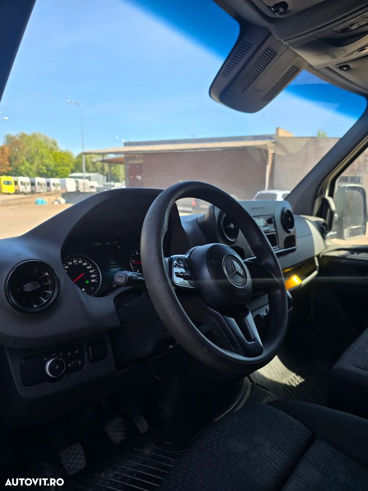Mercedes-Benz Sprinter - 13