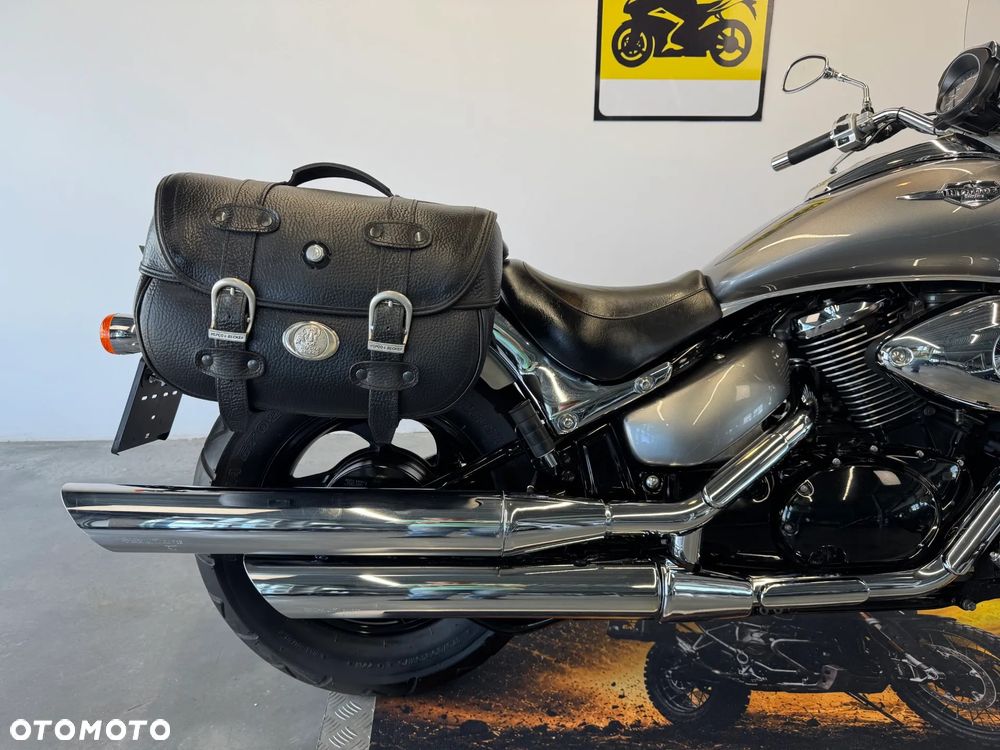 Suzuki Intruder - 16