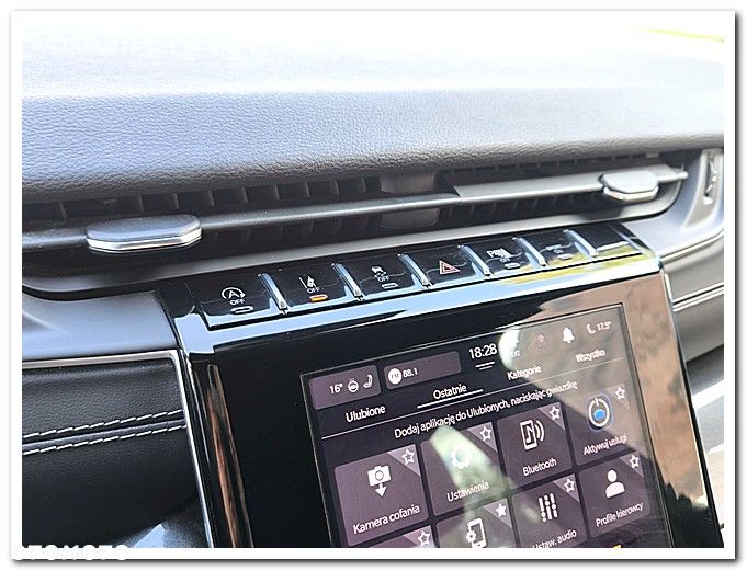 Jeep Grand Cherokee - 38