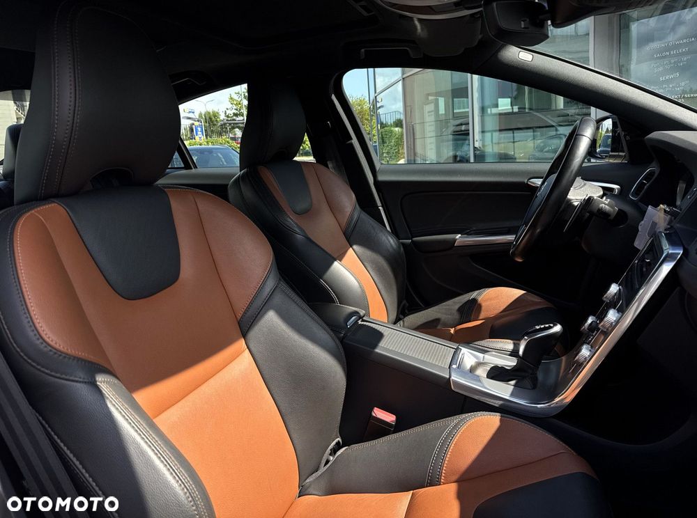 Volvo S60 Cross Country - 23