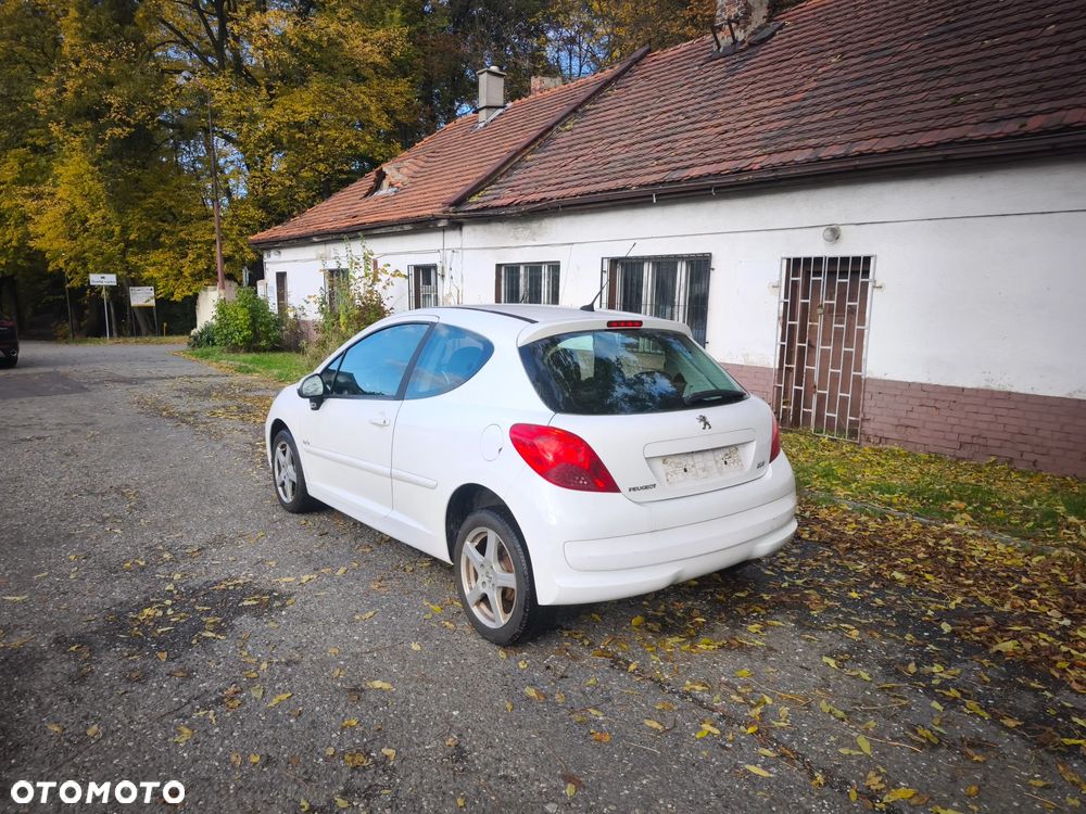 Peugeot 207 2009 photo 4