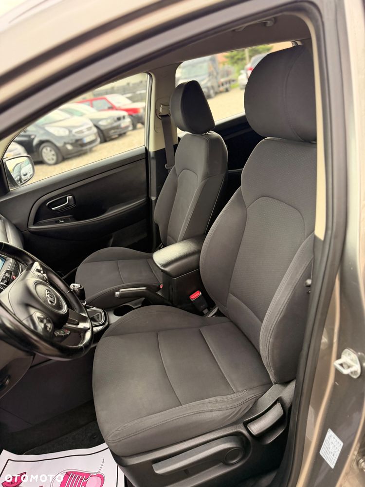 Kia Carens - 22