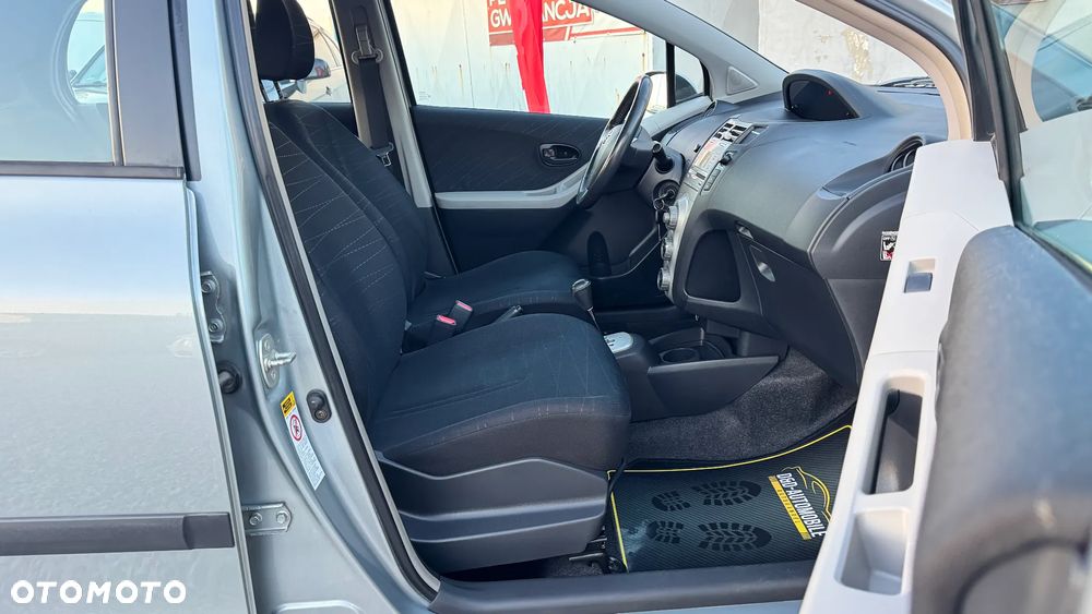 Toyota Yaris 1.3 Sol - 34