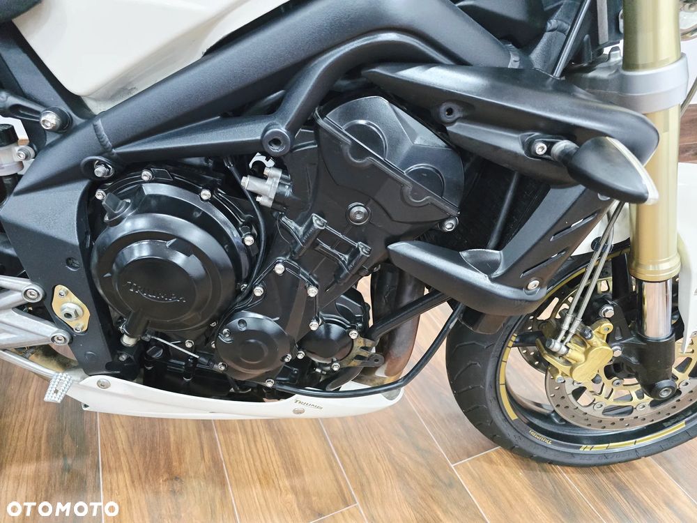 Triumph Street Triple - 12