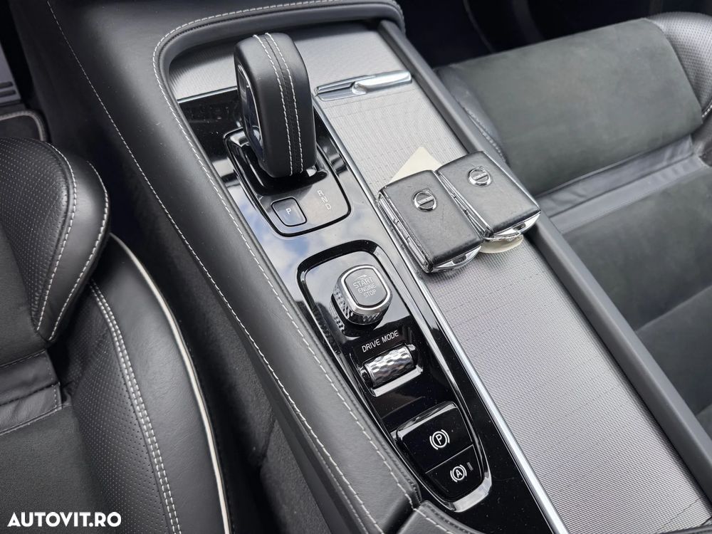 Volvo XC 90 T8 AWD Recharge Geartronic RDesign Expression - 26