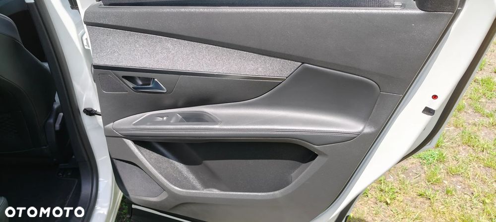 Peugeot 5008 BlueHDi 130 EAT8 Allure - 24