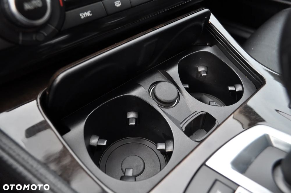 BMW Seria 5 528i xDrive Sport-Aut Modern Line - 38