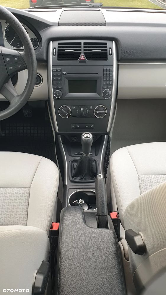 Mercedes-Benz Klasa B 180 BlueEFFICIENCY Edition - 29