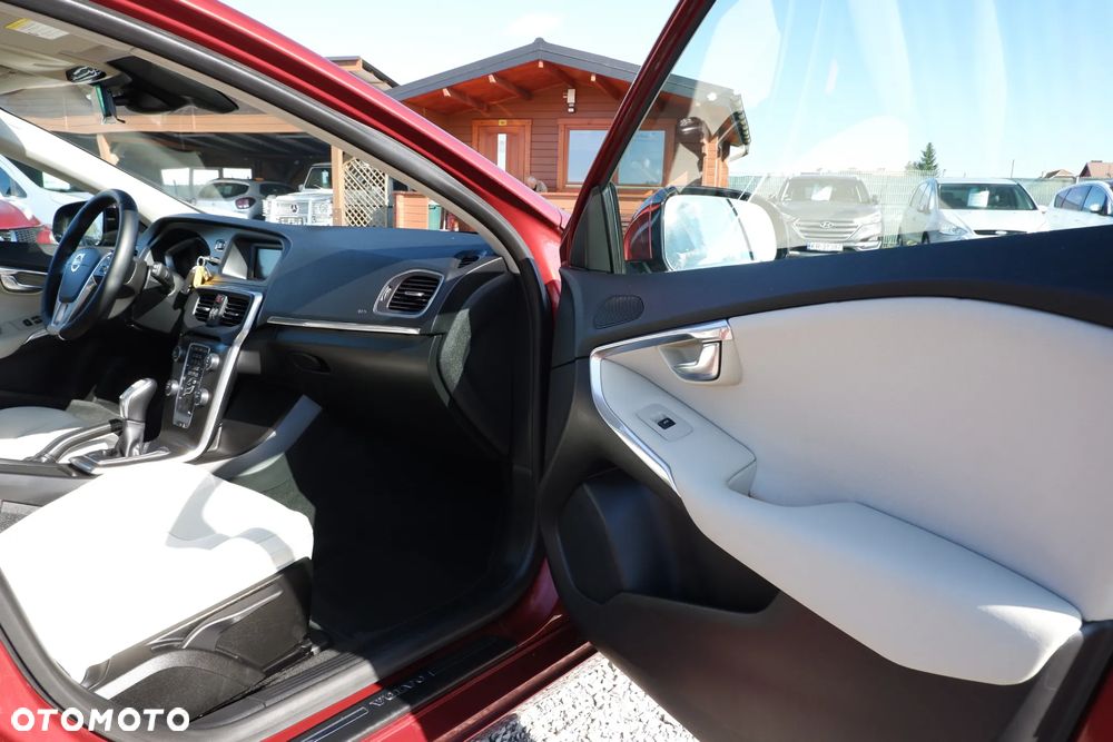 Volvo V40 D2 Momentum - 3