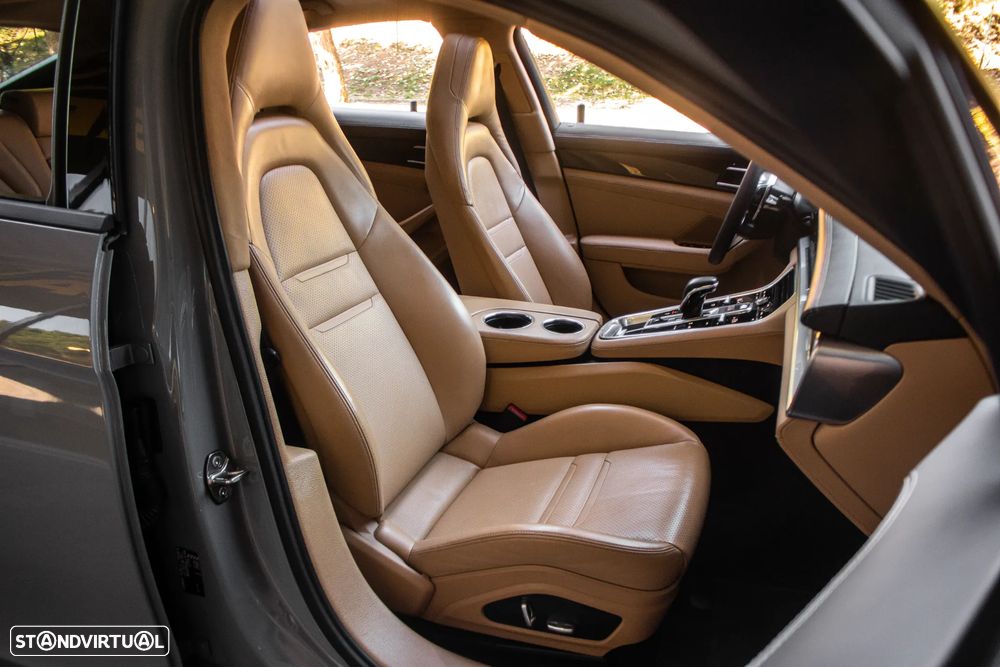 Porsche Panamera 4 E-Hybrid - 30