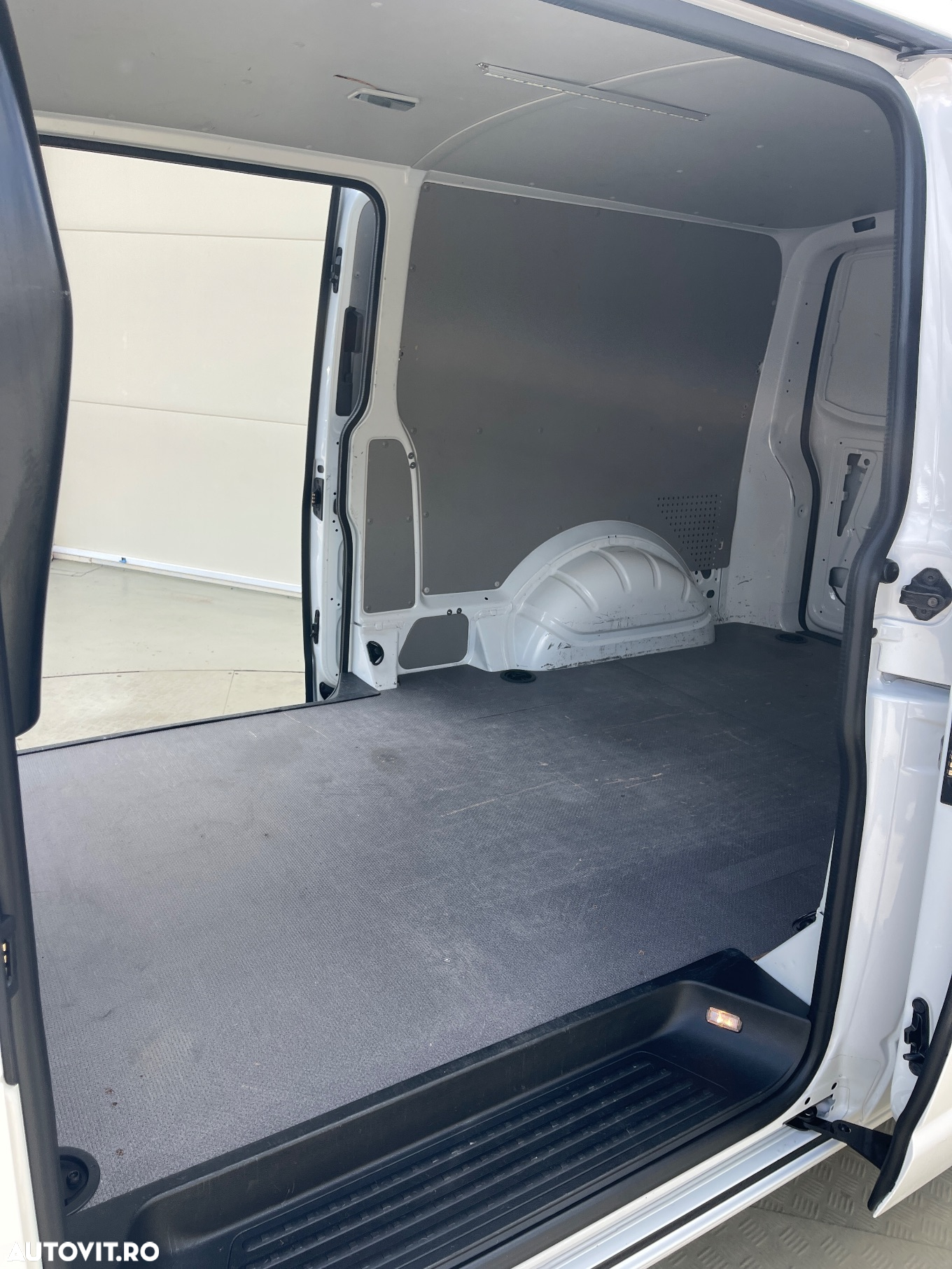 Volkswagen Transporter 2.0TDI  LUNG  2CULISANTE  USI SPATE - 28