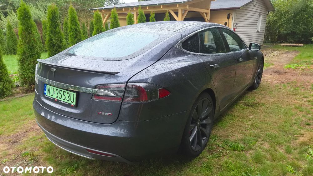 Tesla Model S - 5