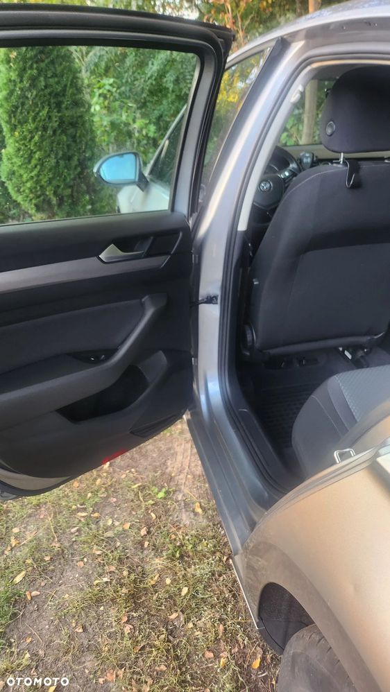Volkswagen Passat 2018 photo 5