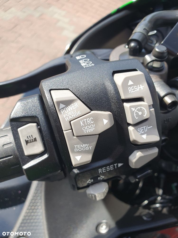 Kawasaki H2 - 21