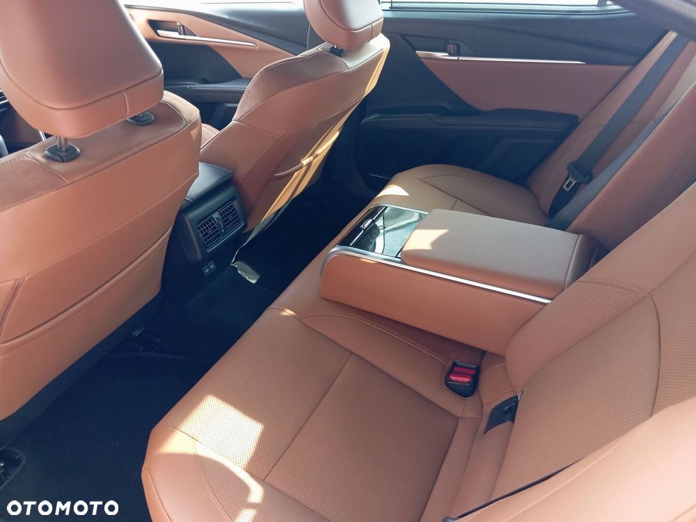 Toyota Camry - 11