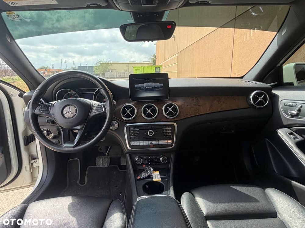 Mercedes-Benz GLA 250 4-Matic - 12