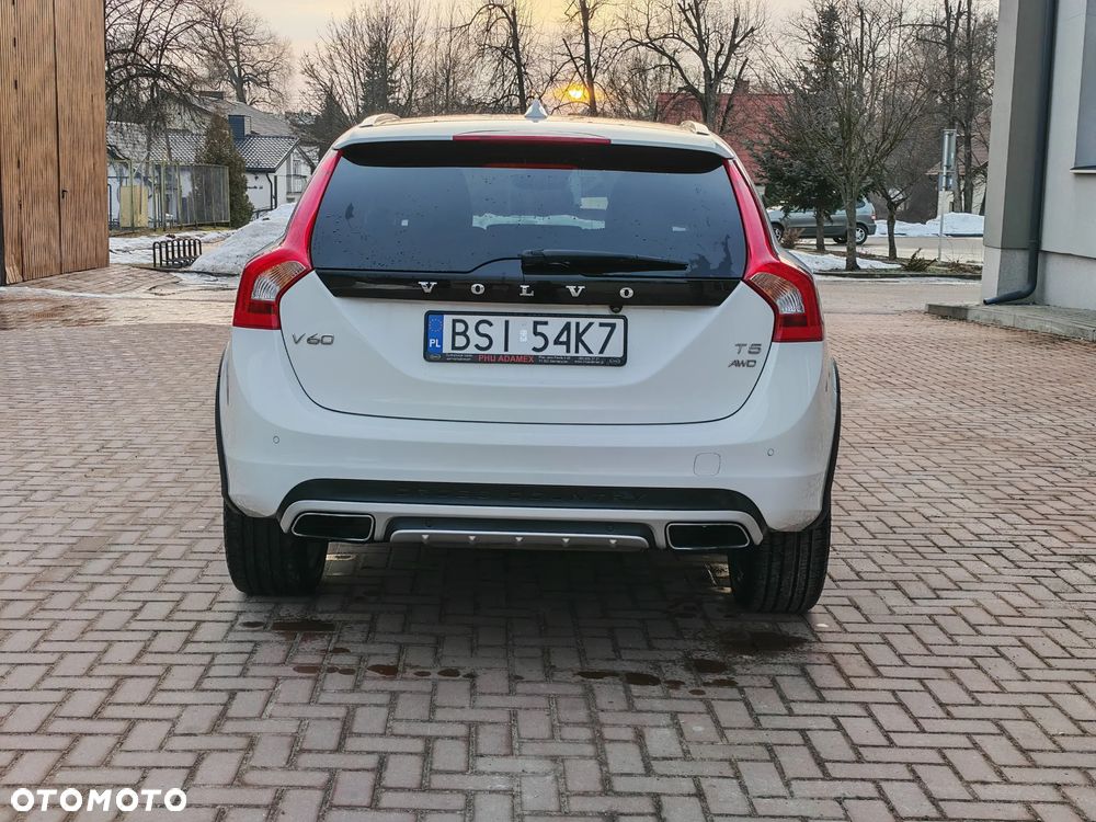 Volvo V60 Cross Country - 4