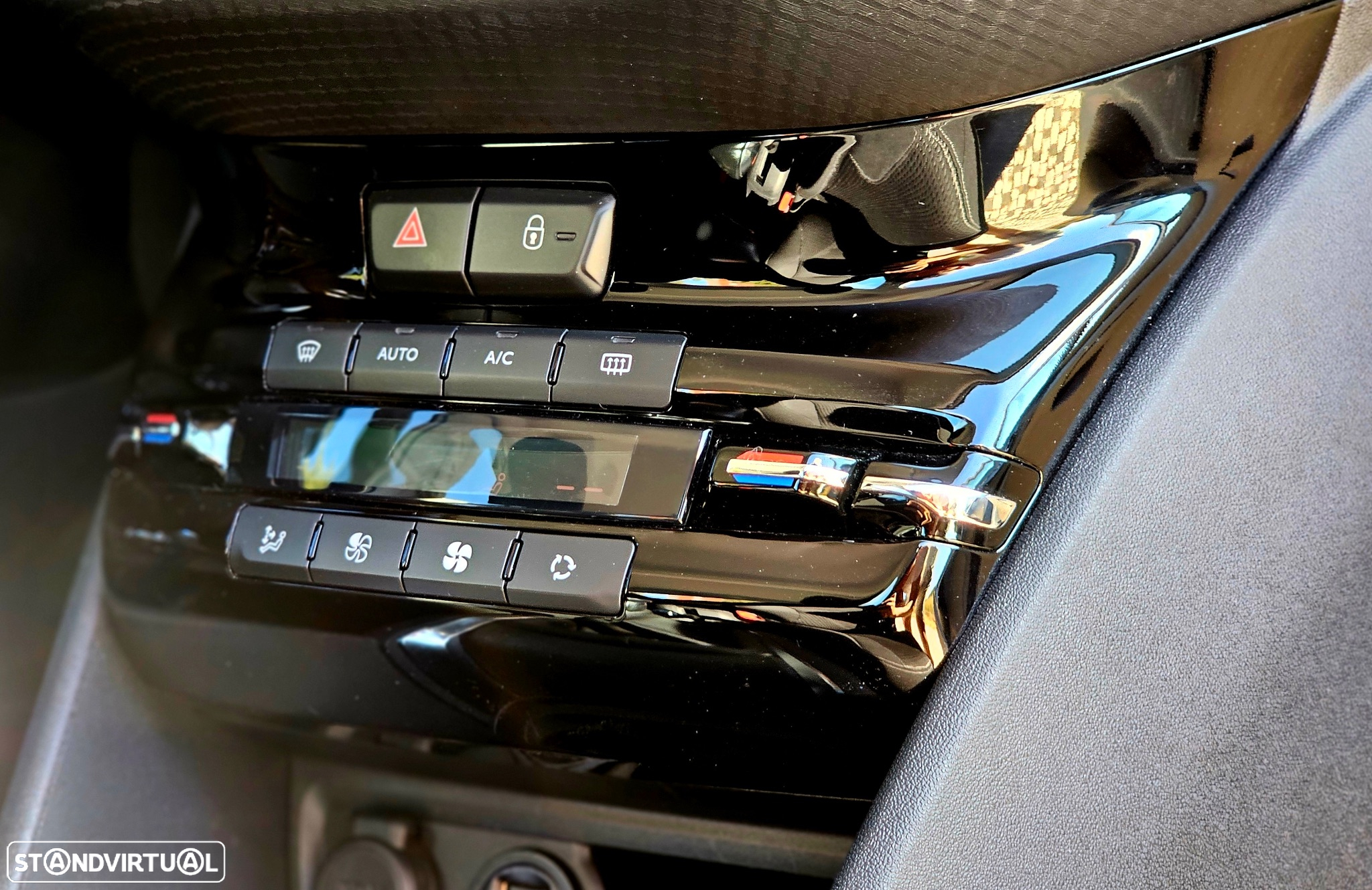 Peugeot 208 1.2 PureTech Allure - 17