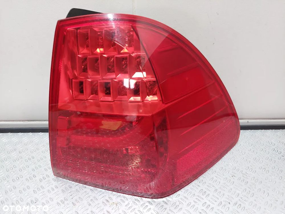 LAMPA TYLNA PRAWA W BŁOTNIK BMW E91 LIFT LED R2011 NR 7289432 - 1