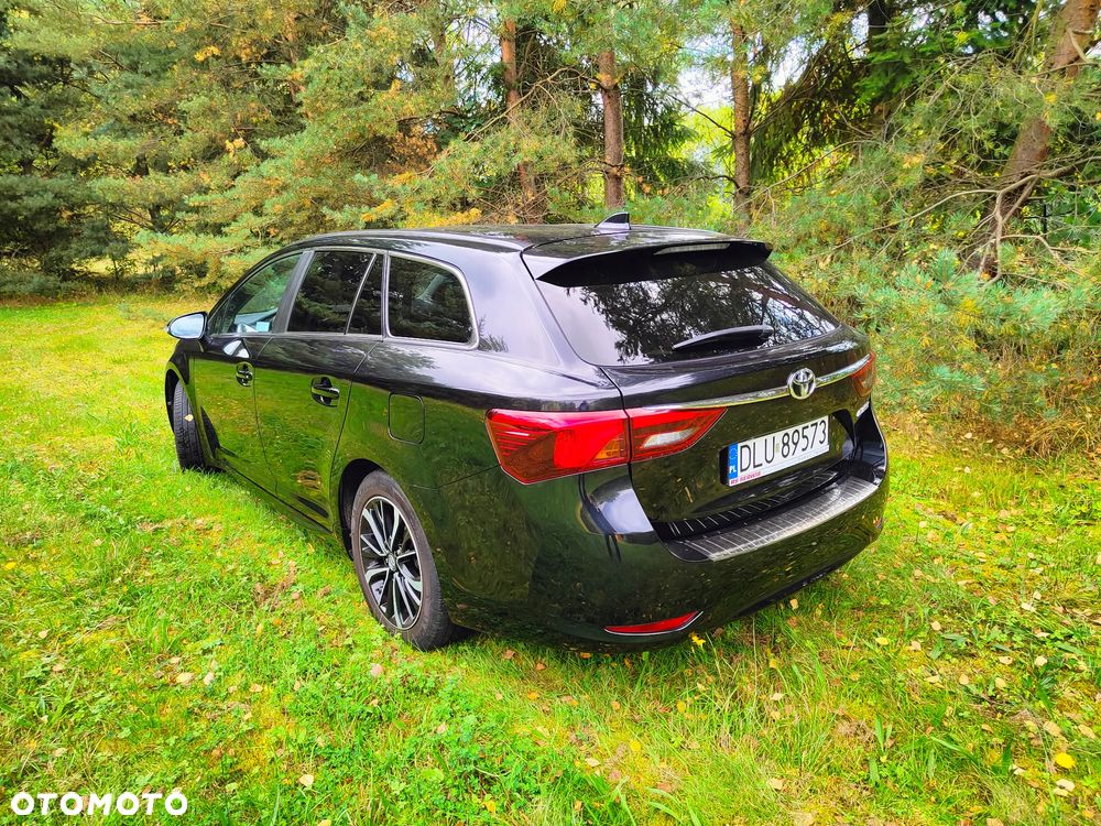 Toyota Avensis 1.8 Premium - 6