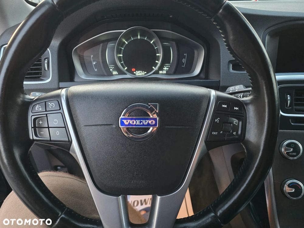 Volvo V60 D4 Momentum - 28